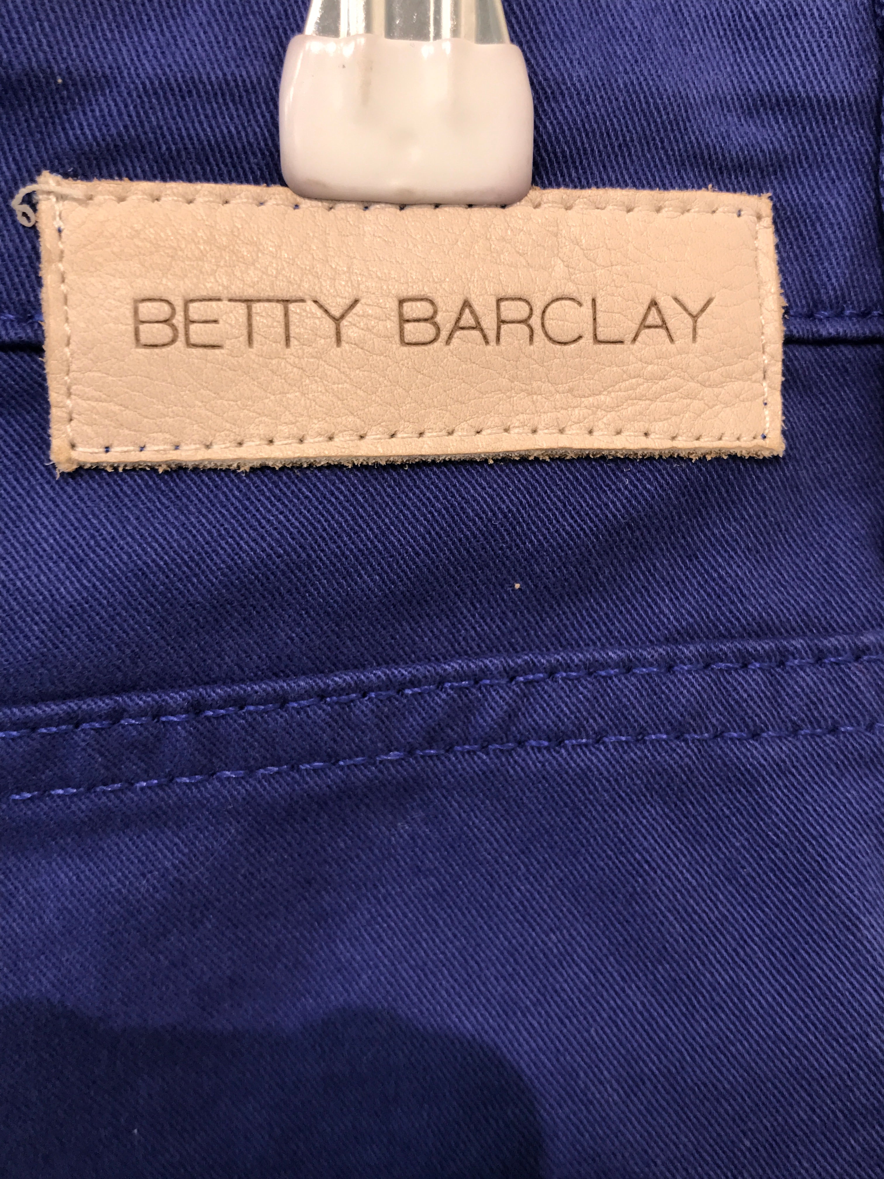 Betty Barclay Bukser